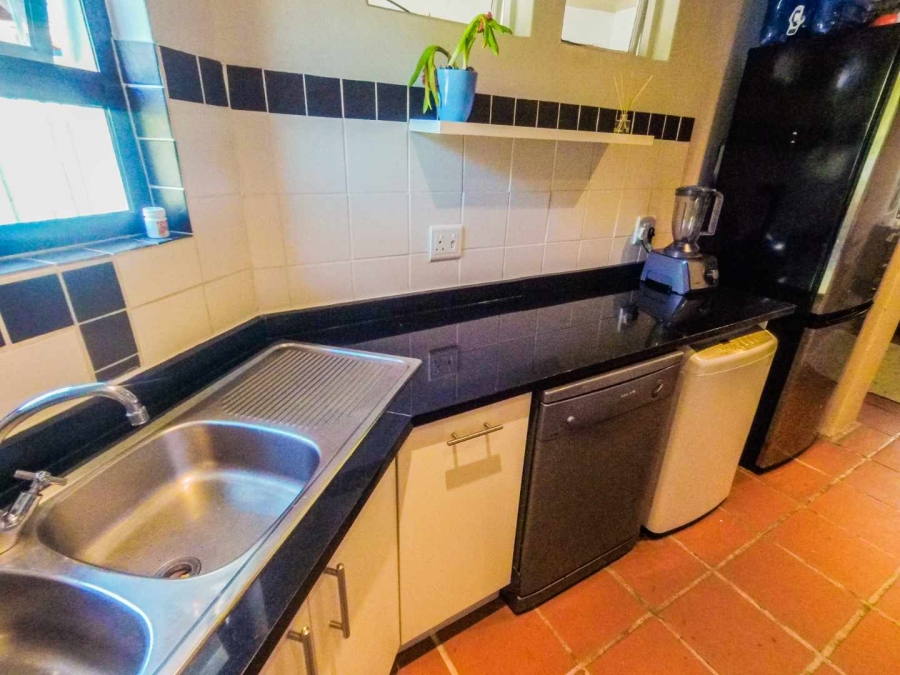 To Let 4 Bedroom Property for Rent in Rondebosch Park Estate Western Cape